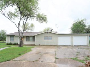 102 S Laurel St, Beeville, TX 78102