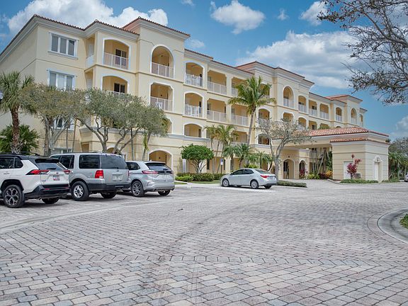 2nd image of 38 Harbour Isle Drive E #105