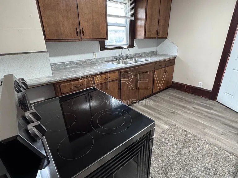 1023 Harrison Ave SW — Photo 2