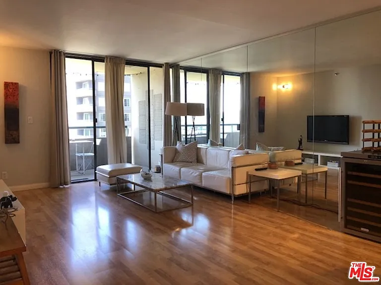 600 W 9th St #1101 — Photo 1