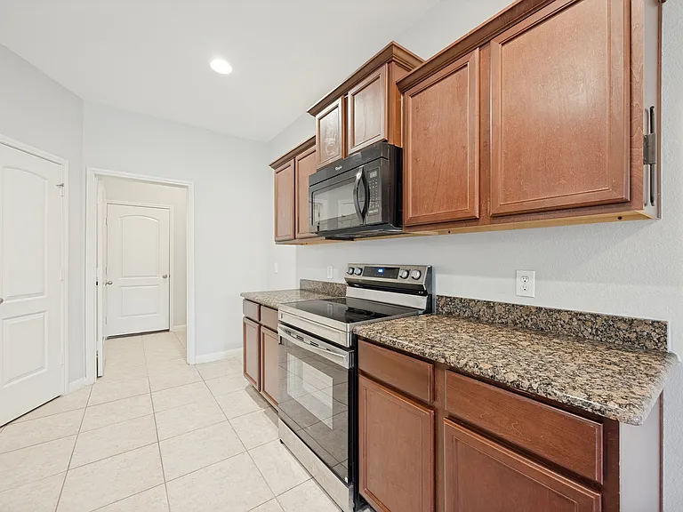1608 Persimmon Dr — Photo 11