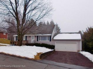103 Hollow Dr, Roaring Brook Twp, PA 18444