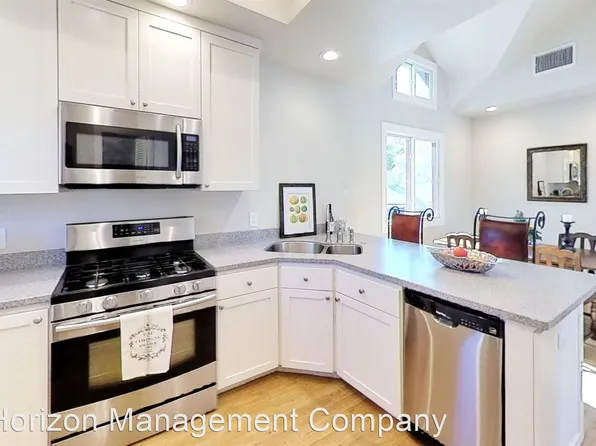 521 W Montectio St #14, Santa Barbara, CA 93101