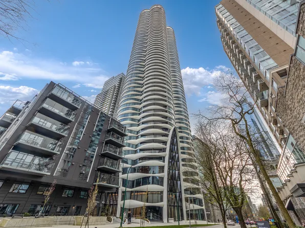 1033 Nelson St, Vancouver, BC