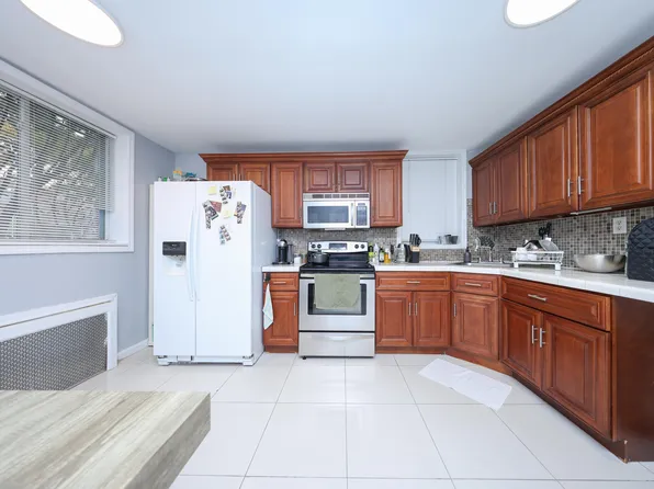 1711 Gerritsen Avenue image 22 of 41