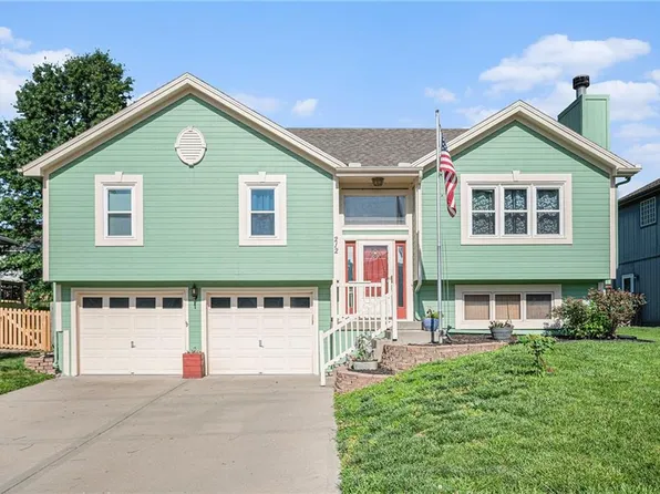 212 Hampton Dr, Smithville, MO 64089