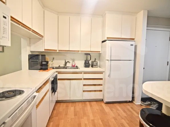 7510 Cahill Rd APT 211B, Edina, MN 55439