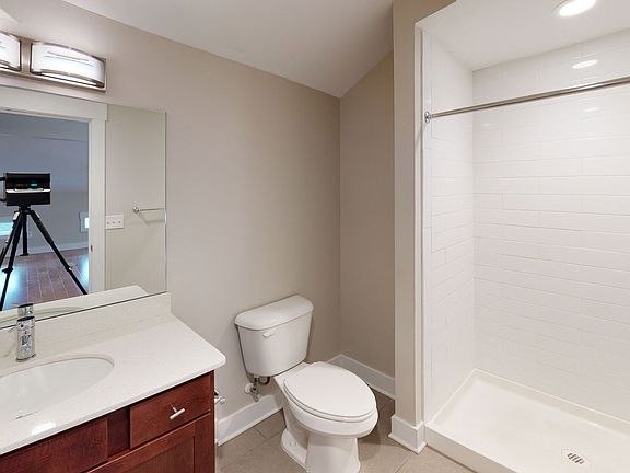 4th image of 518 E 13th St APT 5