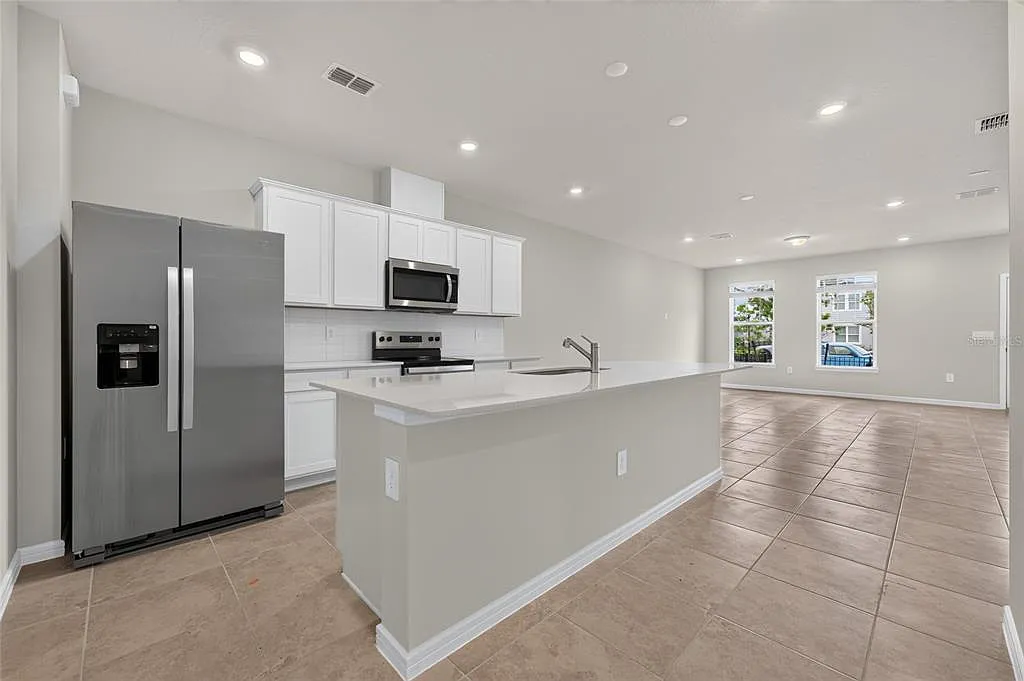 3 bed, 2.5 bath, 1683 sqft, $2,300 — Photo 2