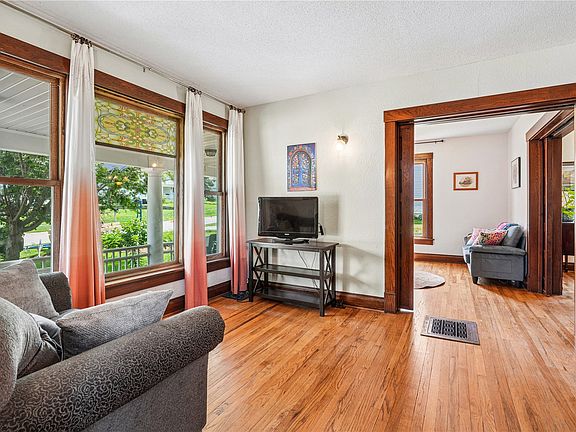 5th image of 403 S Washington St