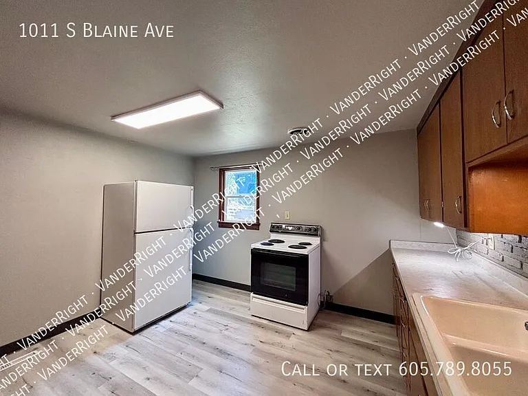 1011 S Blaine Ave — Photo 2