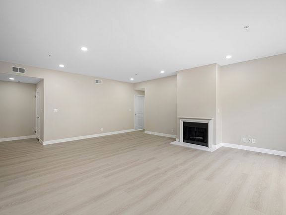 3rd image of 1114 Campbell St APT 206