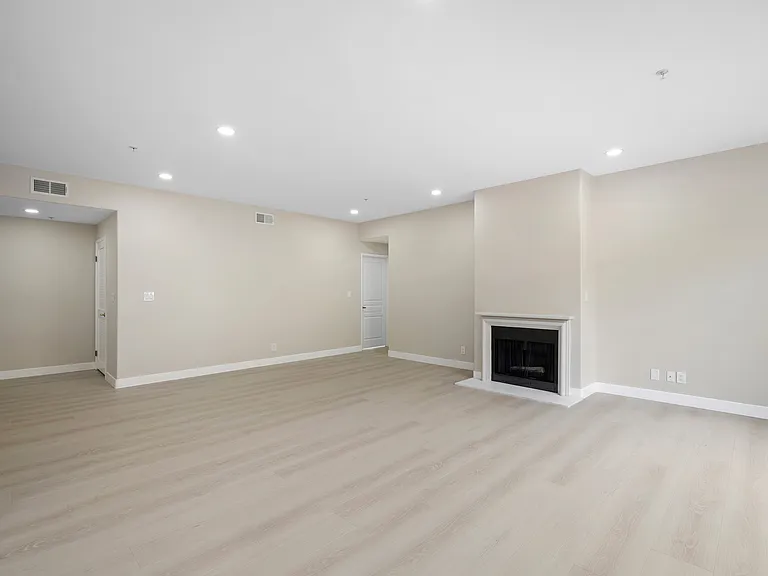 1114 Campbell St #206 — Photo 3