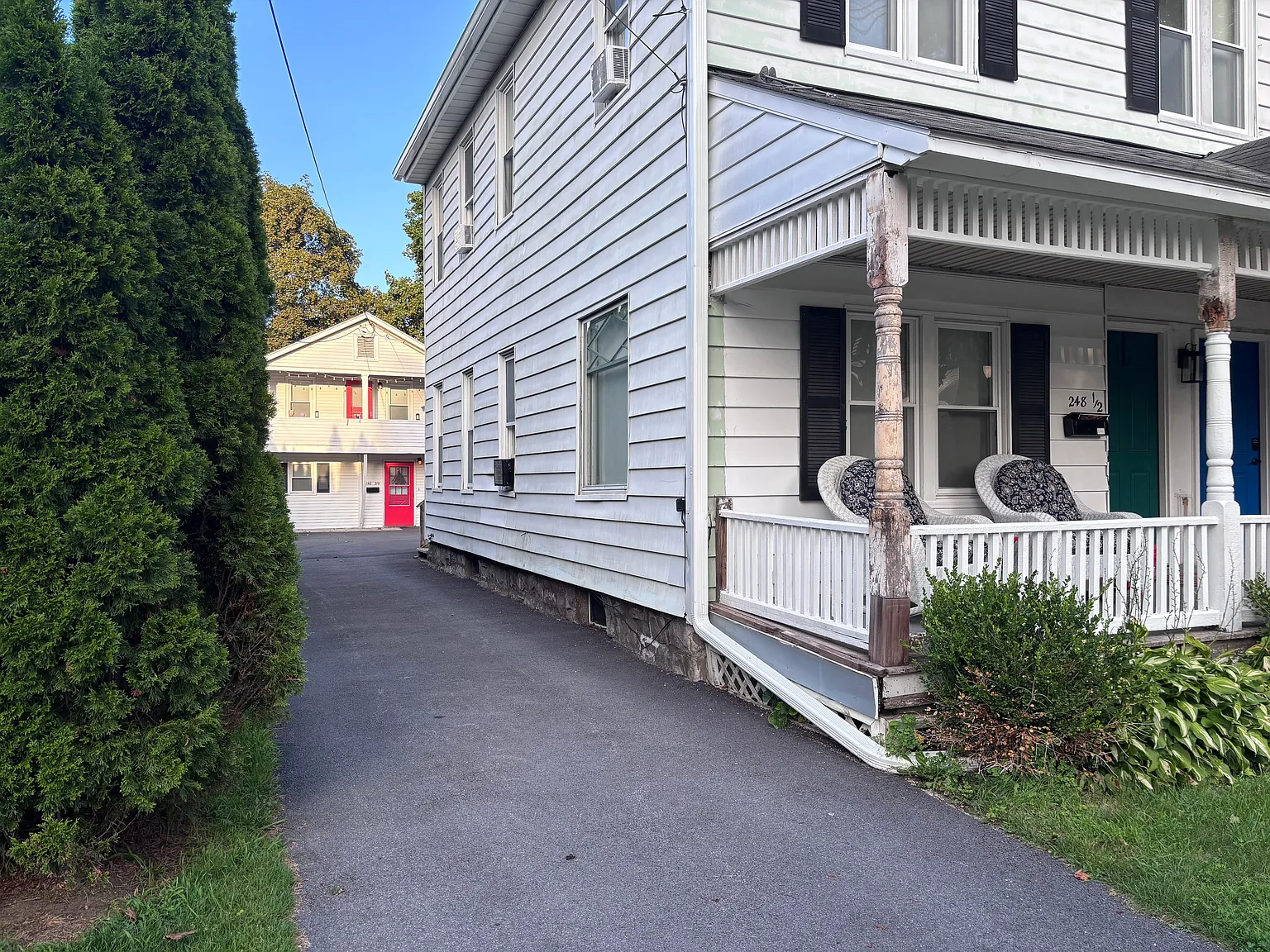 3 bed, 1100 sqft, $2,500 — Photo 3