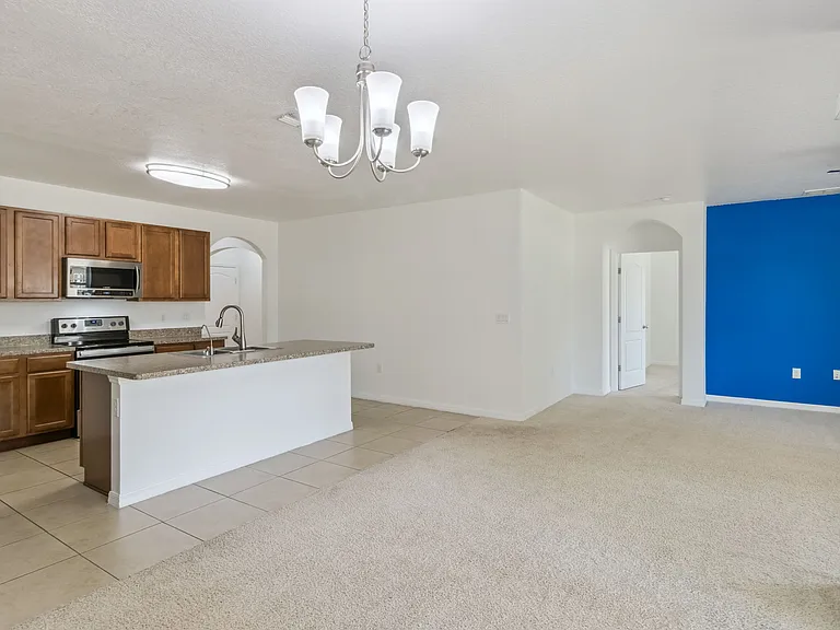 4257 Roberta Dr — Photo 7