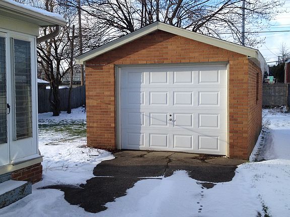 1 car detached garage