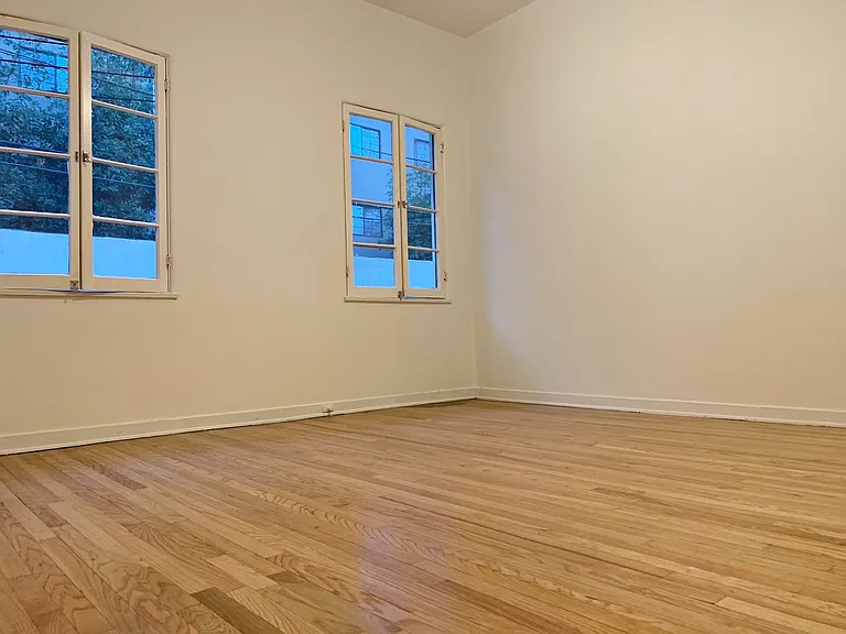 909 S Serrano Ave — Photo 9
