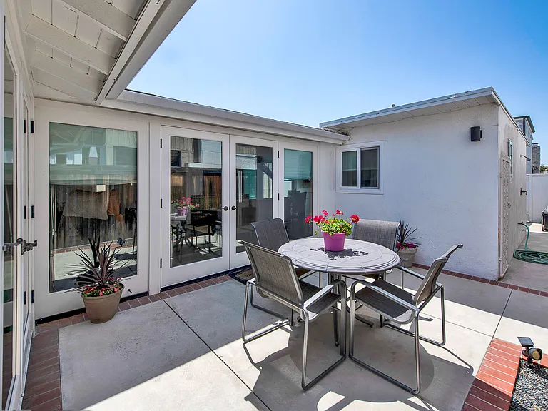347 Walnut St — Photo 14