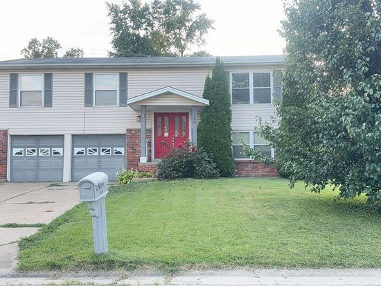 1349 Nutmeg Dr, Saint Charles, MO 63303