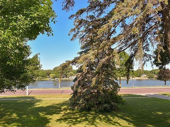 2nd image of 534 Budd Lake Dr