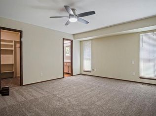 11017 Coachmans Rd, Yukon, OK 73099