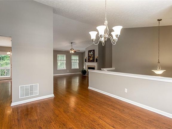 3rd image of 1080 River Plantation Dr
