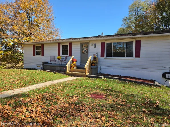 1643 County Farm Rd, Howell, MI 48843
