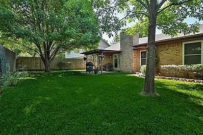 3rd image of 2422 Livingston Ln