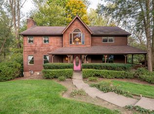 102 Woodhaven Dr, Jeannette, PA 15644