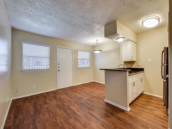 2nd image of 2401 Manor Rd APT 223