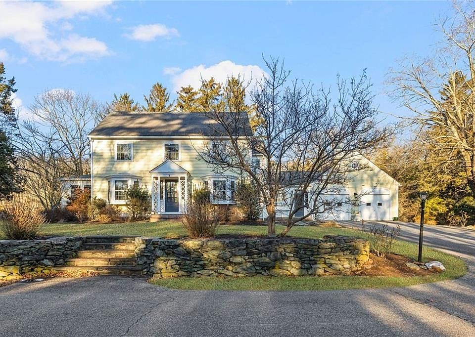 1st image of 555 Great Rd