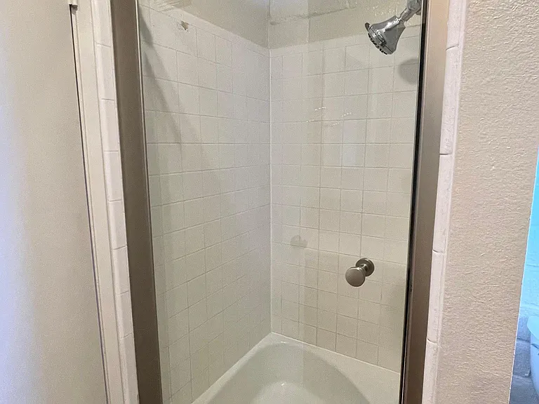 451 Dela Vina Ave #401 — Photo 8