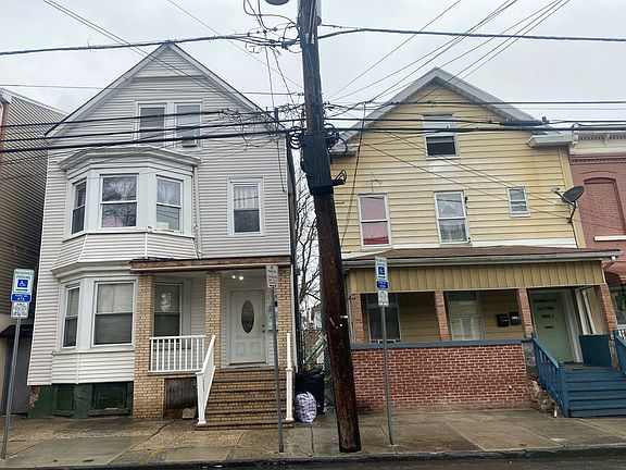 3rd image of 198 Parker St