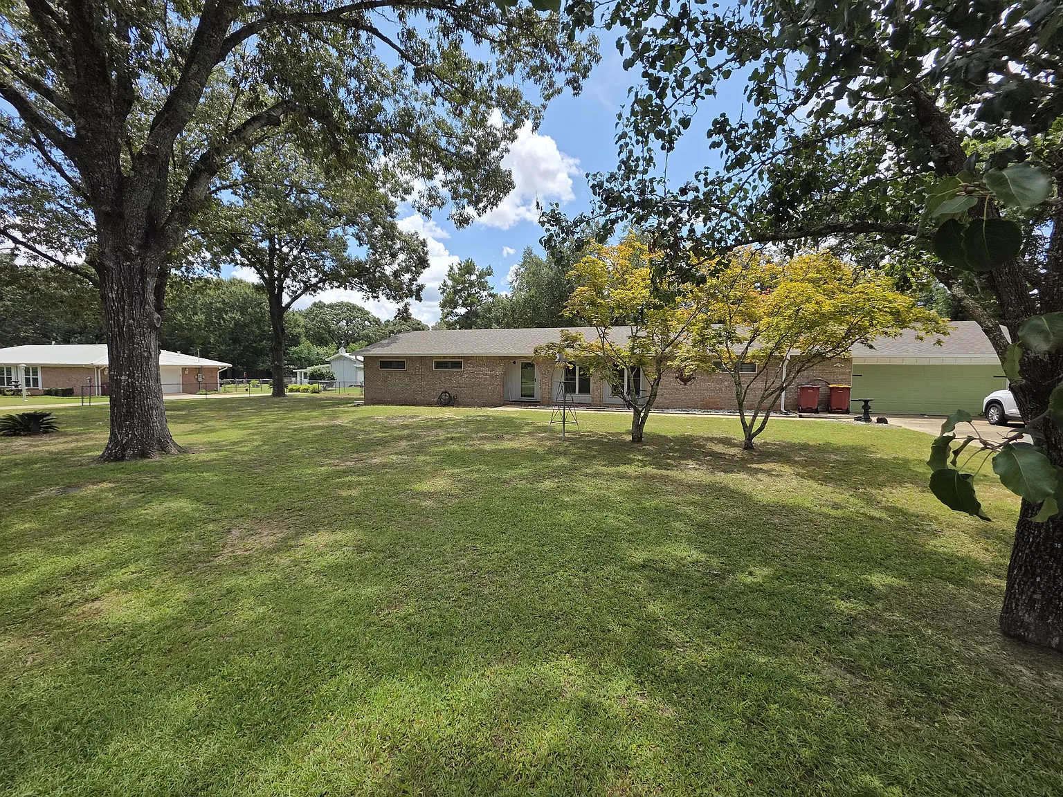 4 bed, 2200 sqft, $2,200 — Photo 1
