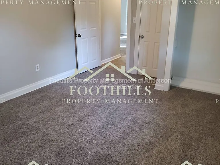 1302 Robbins Dr — Photo 12