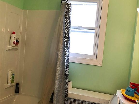 5th image of 165 Cottage Ave
