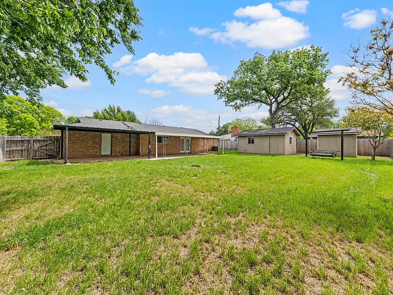 436 Topeka Dr — Photo 22