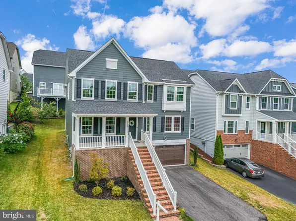 2332 Harmsworth Dr, Dumfries, VA 22026