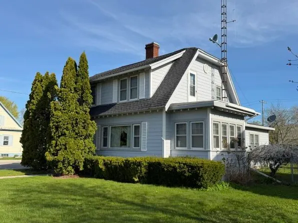 214 W McMillan Ave, Newberry, MI 49868