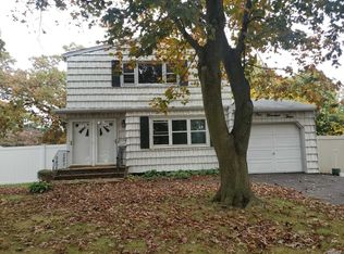 103 Hampton Rd, West Babylon, NY 11704