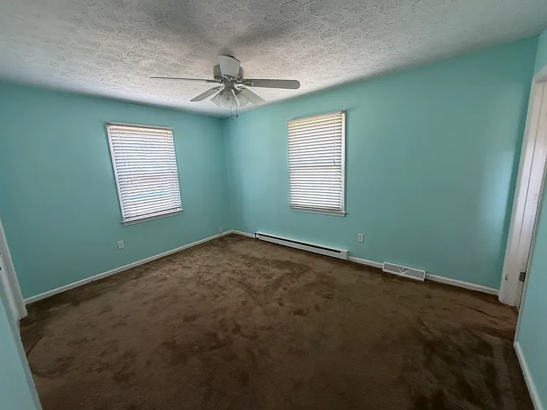 113 Avalon Cir — Photo 3