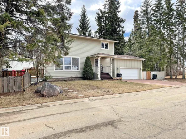 218 Pine Ave, Cold Lake, AB T9M 1E5
