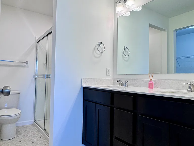 1114 Meadow Ln — Photo 9