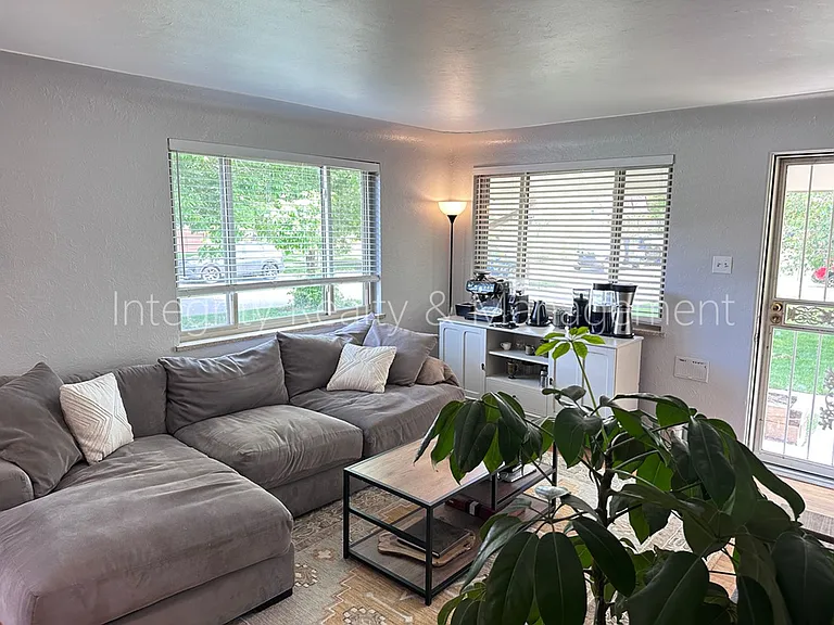 2047 Meade St — Photo 6