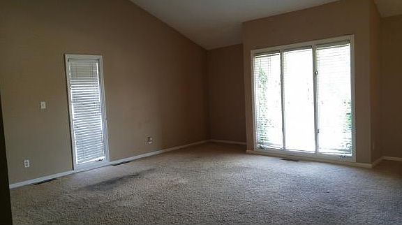 2nd image of 910 Oakstone Dr