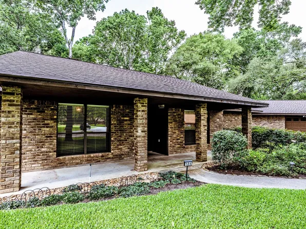 104 Oakview Cir, Huntsville, TX 77340