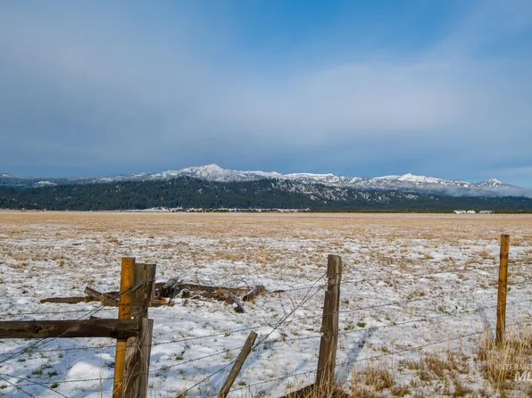 Gatfield Rd, Cascade, ID 83611