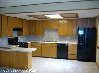 2402 SE 15th St, Bentonville, AR 72712