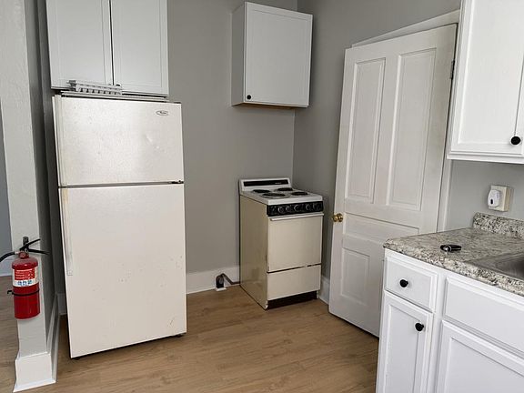 3rd image of 228 Chambersburg St