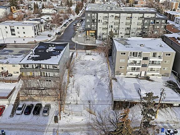 4th image of 1819 26th Ave SW